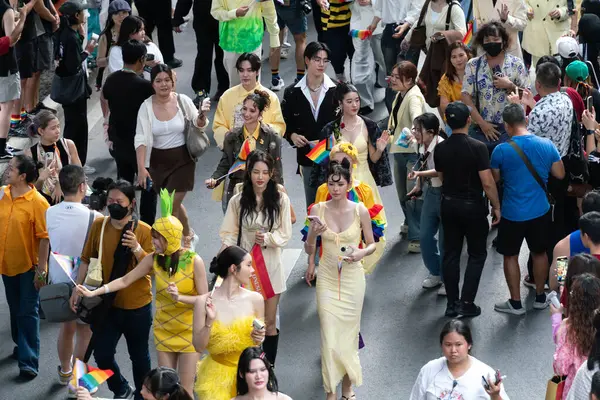 Siyam Meydanı İş Dünyası C 'de Onur Ayı' nın ilk gününde geçit töreni