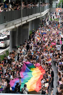 Siyam Meydanı İş Dünyası C 'de Onur Ayı' nın ilk gününde geçit töreni