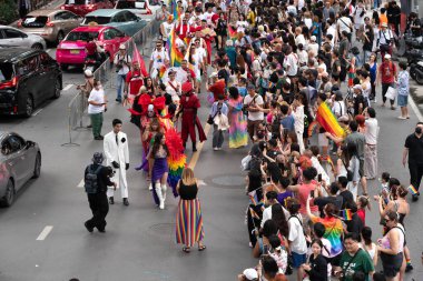 Siyam Meydanı İş Dünyası C 'de Onur Ayı' nın ilk gününde geçit töreni