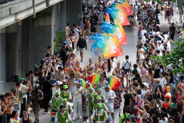 Siyam Meydanı İş Dünyası C 'de Onur Ayı' nın ilk gününde geçit töreni