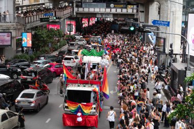 Siyam Meydanı İş Dünyası C 'de Onur Ayı' nın ilk gününde geçit töreni