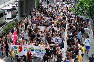 Siyam Meydanı İş Dünyası C 'de Onur Ayı' nın ilk gününde geçit töreni
