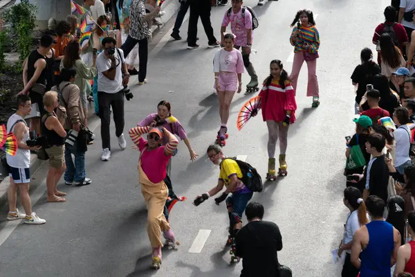 Siyam Meydanı İş Dünyası C 'de Onur Ayı' nın ilk gününde geçit töreni