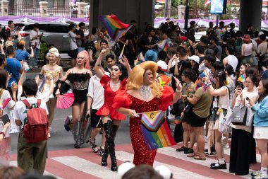 Siyam Meydanı İş Dünyası C 'de Onur Ayı' nın ilk gününde geçit töreni