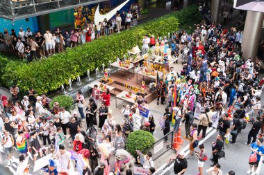 Siyam Meydanı İş Dünyası C 'de Onur Ayı' nın ilk gününde geçit töreni