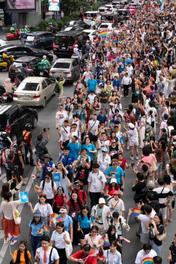 Siyam Meydanı İş Dünyası C 'de Onur Ayı' nın ilk gününde geçit töreni