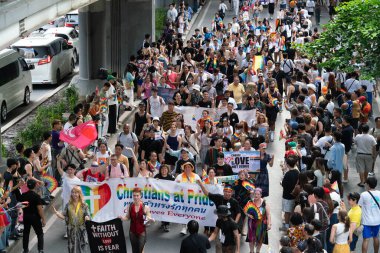 Siyam Meydanı İş Dünyası C 'de Onur Ayı' nın ilk gününde geçit töreni
