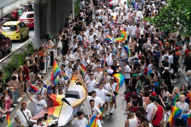 Siyam Meydanı İş Dünyası C 'de Onur Ayı' nın ilk gününde geçit töreni
