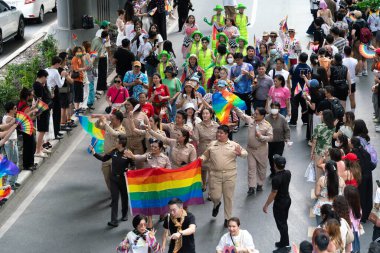 Siyam Meydanı İş Dünyası C 'de Onur Ayı' nın ilk gününde geçit töreni