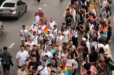 Siyam Meydanı İş Dünyası C 'de Onur Ayı' nın ilk gününde geçit töreni