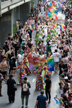 Siyam Meydanı İş Dünyası C 'de Onur Ayı' nın ilk gününde geçit töreni