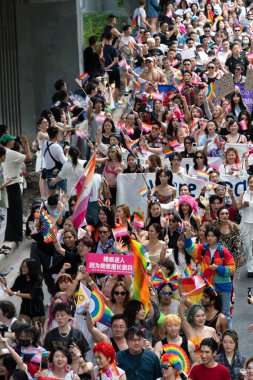 Siyam Meydanı İş Dünyası C 'de Onur Ayı' nın ilk gününde geçit töreni