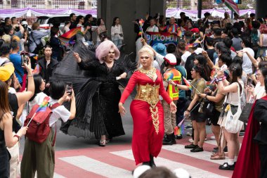 Siyam Meydanı İş Dünyası C 'de Onur Ayı' nın ilk gününde geçit töreni