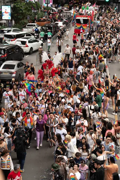Siyam Meydanı İş Dünyası C 'de Onur Ayı' nın ilk gününde geçit töreni