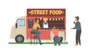 Fast food satışı için yemek kamyonu ya da minibüs. Sokak yemekleri festivali arabası, tekerlek üzerindeki şehir parkı kafesi beyaz arka planda izole edilmiş vektör çizimi.