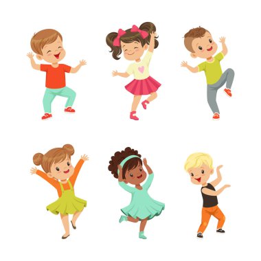 Little Boy ve Girl Dancing and Moving to Music Vector Illustration Set. Sevimli Çocuklar Adım Atıyor ya da Ritm Konseptiyle Dans Hareketi Gösteriyor