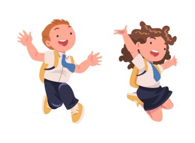 Mutlu Oğlan ve Kız Öğrenci Üniformalı, Kravat Giyen ve Sırt Çantası Atlayan Joy Excited About School Vector Set. İlk Eylül 'ü Kutlayan Küçük Neşeli Öğrenci