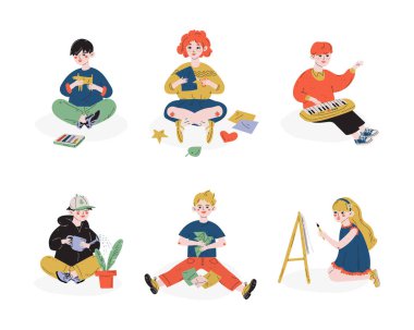 Yaratıcı ve Sanatçı Çocukların Çeşitli Hobileri ve Etkinlik Vektörü Seti. Yetenekli Erkek ve Kız Plastikçilik, Uygulama, Klavye, Çiçek Sulama, Origami Katlama ve