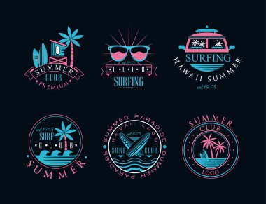 Sörf Kulübü Logosu ve Tatil Plajı Etiketi ile Sörf tahtası ve Palm Vector Set. Tropikal Spor Dalgası Etkinlik Rozeti