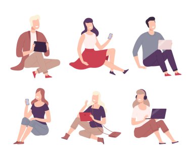 Dijital aygıtlar kullanarak yerde oturan insanlar beyazı izole edilmiş düz vektör illüstrasyonunu ayarladılar