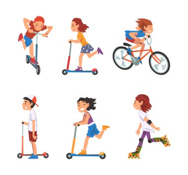 Bisiklete binen sevimli mutlu çocuklar ve scooter setinin çizgi film çizimi beyaz üzerinde izole edilmiş.