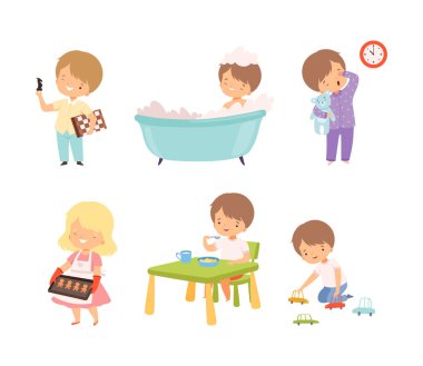 Küçük kız ve oğlanların günlük rutini. Şirin çocuklar satranç oynuyor, banyo yapıyor, kurabiye pişiriyor, oyuncaklar oynuyor, beyaz üzerine izole edilmiş kahvaltı çizgi filmi çizimleri yapıyorlar.