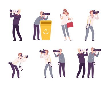 Modern dijital kamera vektör setiyle fotoğraf çeken paparazzi ya da fotoğrafçı. Adam Kamerayla Ünlü Ünlüleri Çekiyor