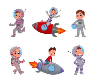 Uzay Sürüşü Roketi 'nde veya Uzay Gemisi Vektör Kümesinde Sevimli Çocuk Astronotlar. Uzay kıyafetli komik çocuk galaksiyi ve evreni keşfediyor.