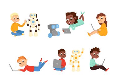 Şirin Çocuk Programlama ve Dizüstü bilgisayar vektör setiyle Akıllı Robot Oluşturma. Elektronik Mühendisliği ve Eğitim Projesi Konseptine Katılan Çocuklar