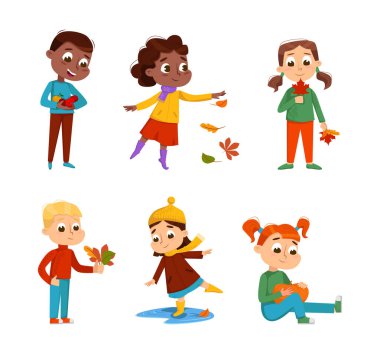 Sonbahar Yaprakları Olan Şirin Küçük Kız ve Oğlan Sonbahar Gezintisi Açık Hava Vektör Seti 'nin keyfini çıkarıyorlar. Mutlu Gülümseyen Çocuk Parlak Yapraklar Konsepti