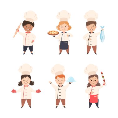 Beyaz Toque 'lu Çocuklar Şefi ve Üniformalı Mutfak ve Mutfak Vektörü Set. Gıda Hazırlama Konseptine Katılan Küçük Çocuklar