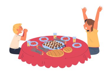 Masada oturan Mutlu Çocuklar Bayram Vektör İllüstrasyonunu Kutlayan Akşam Yemeği. Neşeli Çocuklar Limonata içiyor ve yemeğin tadını çıkarıyor.