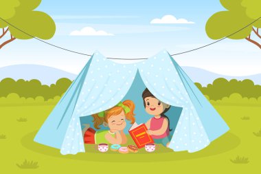 Tatlı Donut Vektör İllüzyonuyla Bahçede Oturan ve Kitap Okuyan Şirin Kız. Eğlenceli Küçük Çocuk Eğlence Faaliyetleri Konseptine Bağlandı