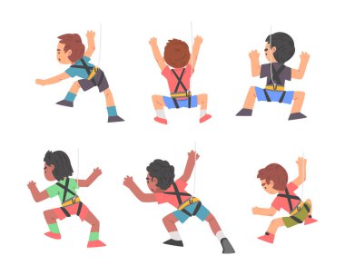 Küçük Çocuk Kayalık Kaya ya da Duvar 'a Kayalık İp İp İp İle Tırmanıyor. Aktif Çocuk Dağcı Ekstrem Spor Etkinliği Yapıyor