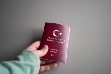 Uluslararası Seyahat İçin Türk Kırmızı Standart Pasaportu