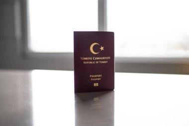 Uluslararası Seyahat İçin Türk Kırmızı Standart Pasaportu