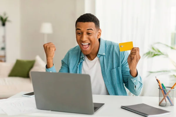 Glad Excited Young African American Man Look Computer Hold Credit — Stock Photo, Image