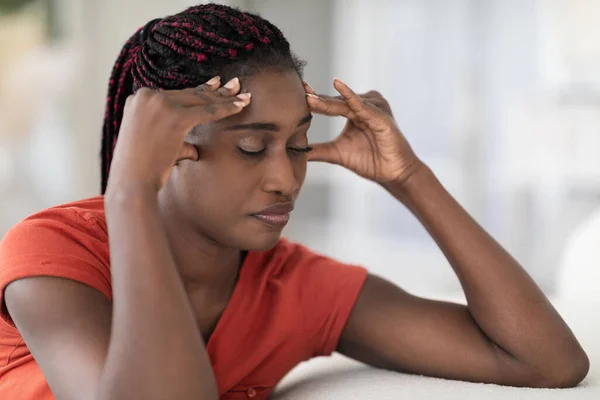 Migraine Concept Closeup Shot Young Black Woman Touching Head Hands — Stock Photo, Image