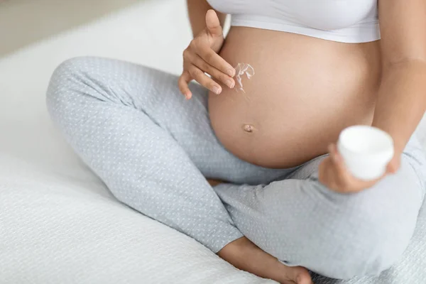 Kosmetyki Antyrozstępowe Dla Kobiet Ciąży Nierozpoznany Spodziewa Się Pani Homewear — Zdjęcie stockowe
