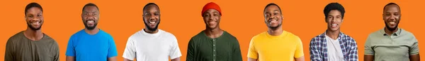 Позитивні Привабливі Афроамериканські Чоловіки Тисячоліття Посміхаються Камеру Ділячись Хорошими Вібраціями — стокове фото