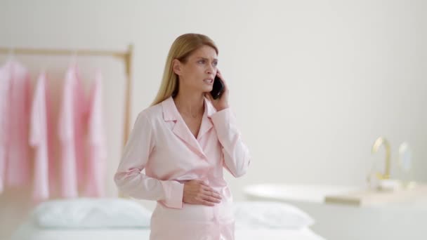 Emergency Help Worried Pregnant Woman Suffering Acute Abdominal Pain Calling — Stock Video