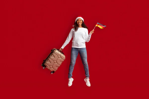 Excited Pretty Millennial African American Lady Casual Santa Hat Holding — Stock Photo, Image