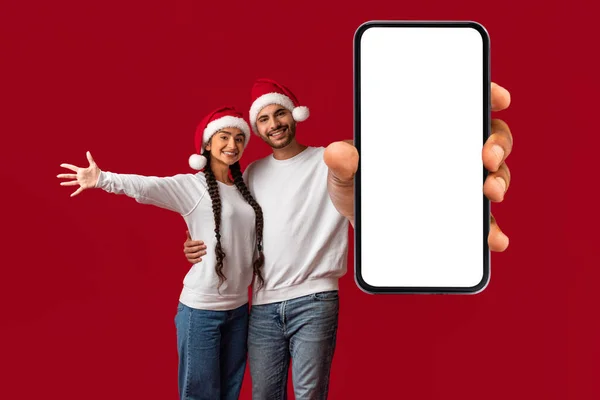 Online Offer Joyful Arab Couple Santa Hats Holding Big Blank — Stock Photo, Image