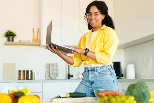 Searching New Recipes Happy Black Woman Holding Using Laptop Computer — Stock Photo, Image