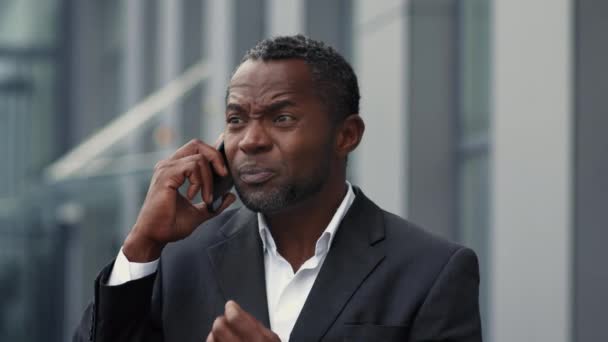 Problèmes Commerciaux Gros Plan Portrait Homme Noir Âge Moyen Irrité — Video