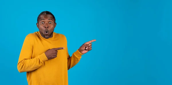 Geweldig Aanbod Deal Geschokt Knappe Zwarte Man Van Middelbare Leeftijd — Stockfoto