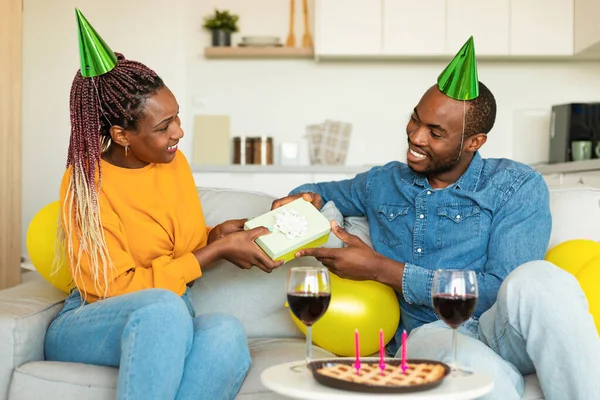 Anniversary Gift Black Couple Celebrating Birthday Woman Giving Wrapped Present — Stock Photo, Image