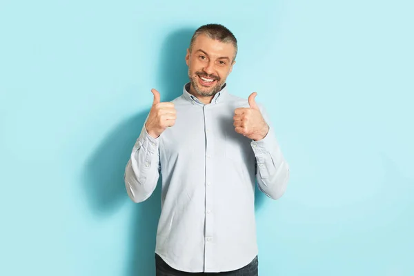 Human Gestures Concept Excited Caucasian Middle Aged Man Casual Outfit — Stock Photo, Image