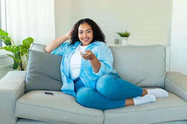 Relaxed Black Body Positive Woman Switching Channels Remote Control Watching — Stock Photo, Image