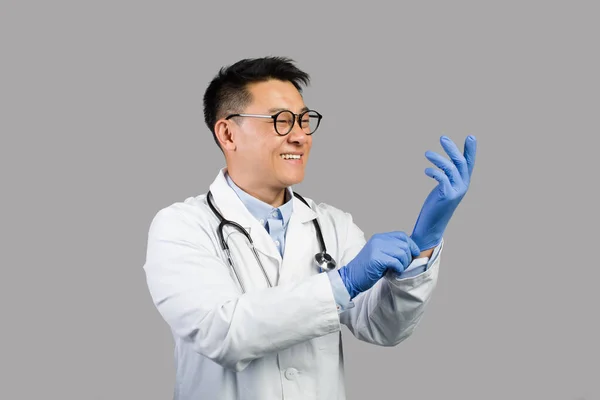 Smiling Mature Chinese Man Therapist White Coat Glasses Puts Protective — Stock Photo, Image